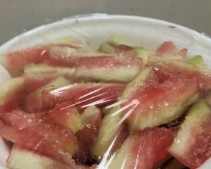 如何制作美味的腌西瓜皮？步骤和技巧是什么？