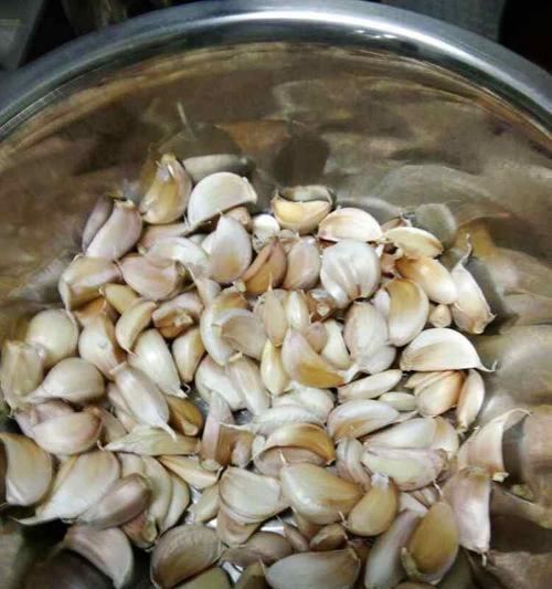 如何在家自制美味腌蒜瓣？腌蒜瓣的正确步骤是什么？