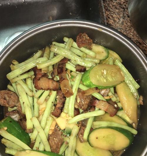 腌豇豆炒腊肉怎么做？步骤和技巧有哪些？