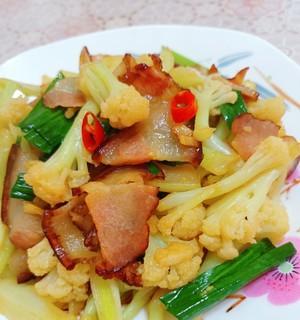 腌菜花炒肉怎么做？步骤和技巧有哪些？