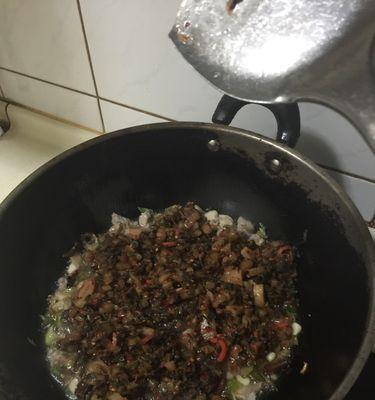 腌菜炒肉怎么做？步骤和技巧有哪些？