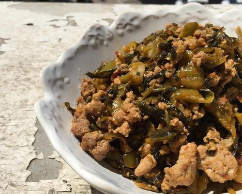 腌菜炒肉怎么做？步骤和技巧有哪些？
