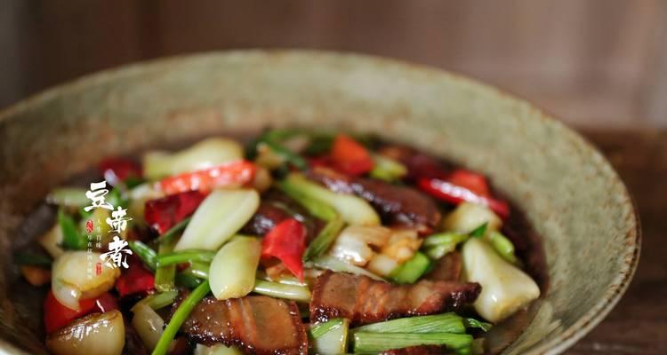 烟燻腊肉饭怎么做？步骤和技巧有哪些？