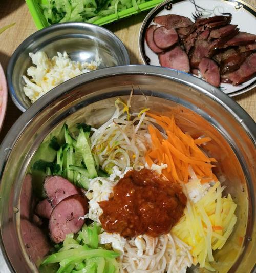烟熏椒拌饭的做法是什么？如何在家轻松制作？