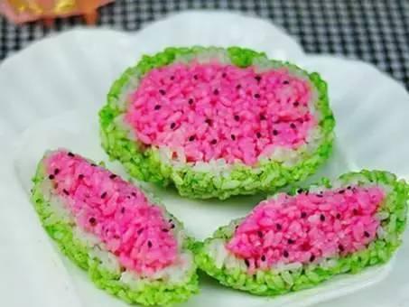 烟熏鲑鱼生菜免捏饭团怎么做？步骤和技巧是什么？