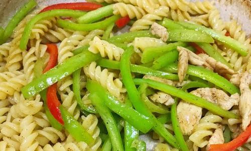 烟肉炒意面的做法是什么？如何在家轻松制作？