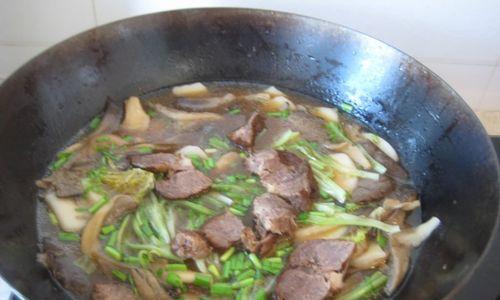 胭脂萝卜牛肉汤怎么做？有哪些步骤和技巧？