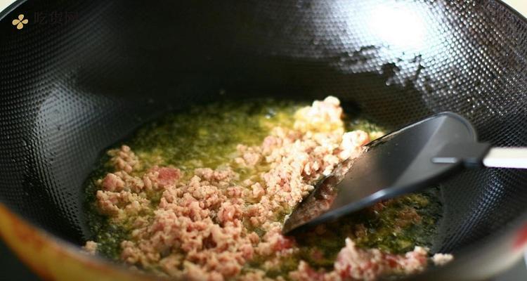 芽菜肉丁酱怎么做？步骤和技巧有哪些？