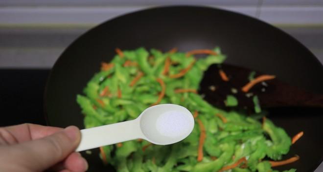 芽菜苦瓜怎么做？有哪些简单易学的步骤？