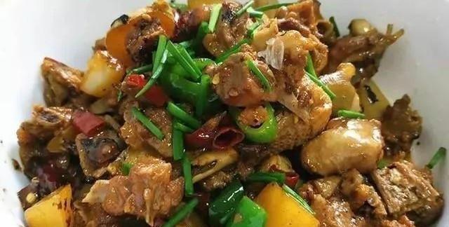 鸭子炖土豆怎么做？详细步骤和技巧有哪些？