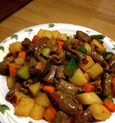 鸭胗烧土豆怎么做？步骤和技巧有哪些？