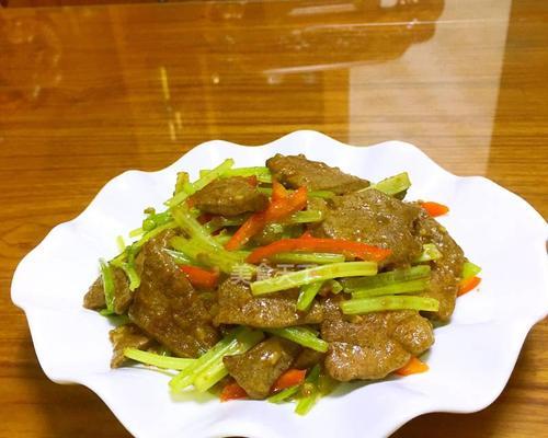 鸭杂炒芹菜的做法是什么？如何炒出鲜嫩可口的鸭杂芹菜？