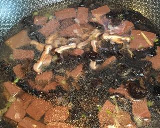 鸭血蒸粉丝怎么做？步骤和技巧有哪些？