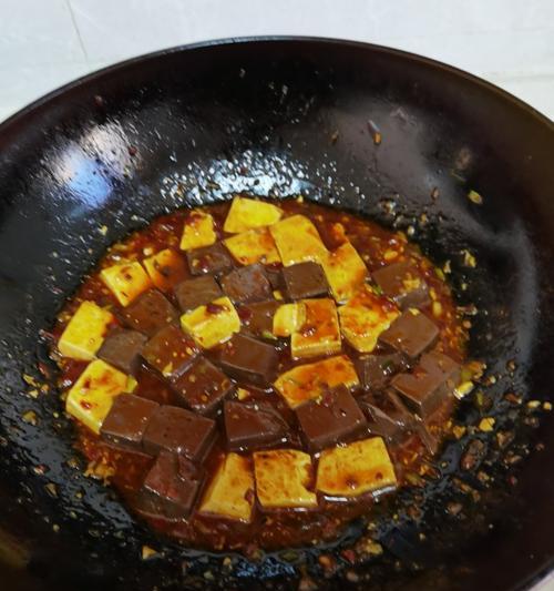 鸭血烧豆腐怎么做？步骤和技巧有哪些？