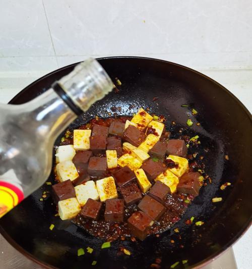 鸭血烧豆腐怎么做？步骤和技巧有哪些？
