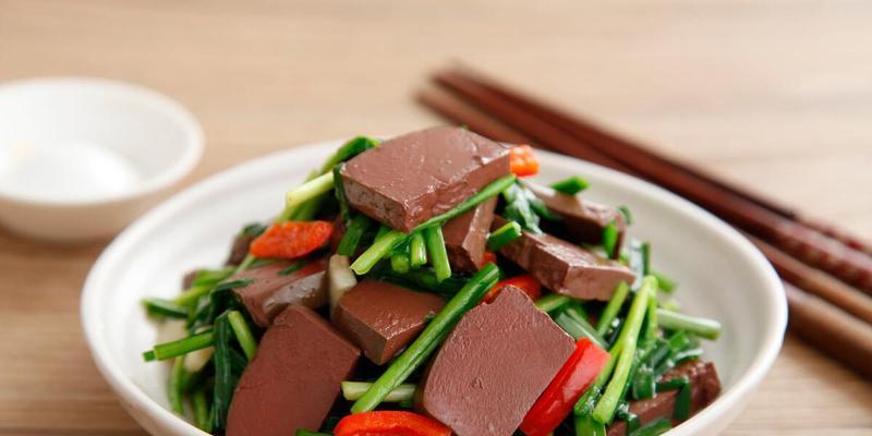 鸭血炒大蒜的做法是什么？如何炒出鲜香可口的鸭血大蒜？