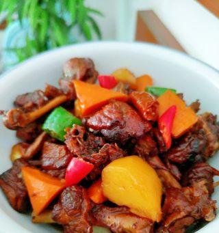 鸭腿肉烧土豆的做法是什么？如何做出美味的鸭腿肉烧土豆？