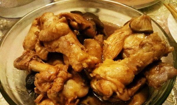 鸭腿炖香菇的做法是什么？如何炖出鲜美的香菇味？
