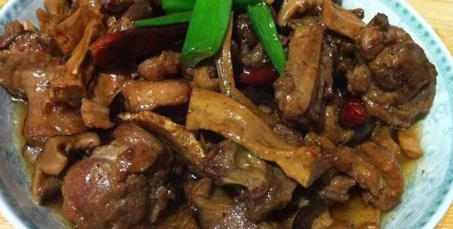 鸭腿炖香菇的做法是什么？如何炖出鲜美的香菇味？