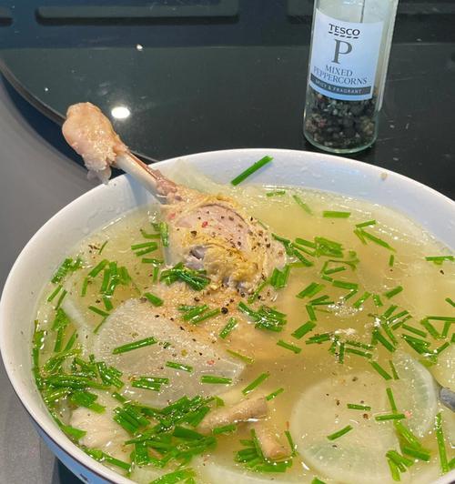 鸭腿炖萝卜的做法是什么？如何炖制出鲜美的萝卜鸭腿汤？