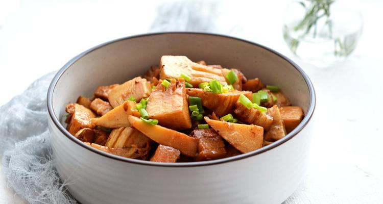鸭腿炖春笋的做法是什么？需要多长时间才能做好？