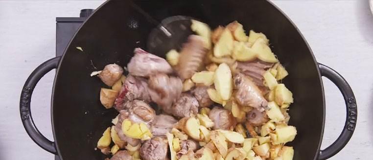 鸭汤煮饵块怎么做？有哪些步骤和技巧？