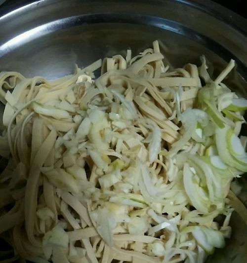 鸭丝炒干豆腐丝怎么做？步骤和技巧有哪些？