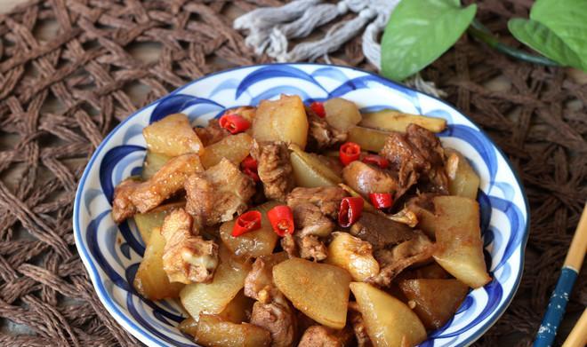 鸭肉闷玉菇怎么做？有哪些步骤和技巧？