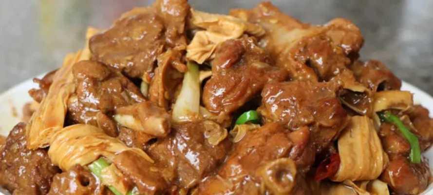 鸭肉闷玉菇怎么做？有哪些步骤和技巧？