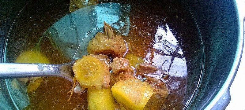 鸭肉煲鲜虫草花的做法是什么？如何确保营养不流失？