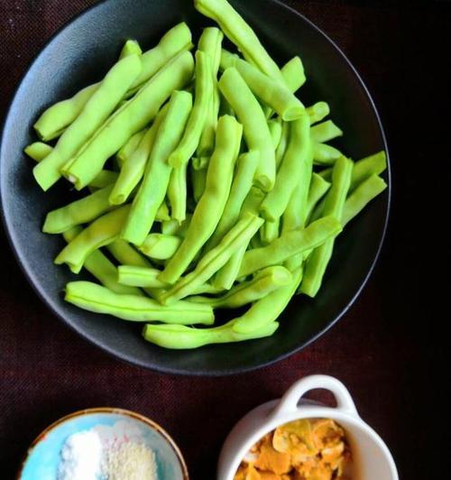 鸭黄豆角怎么做？详细步骤和技巧是什么？