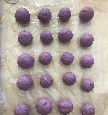 鸭蛋糯米球的做法是什么？如何制作出美味的鸭蛋糯米球？