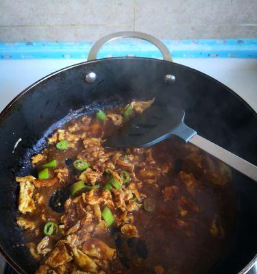 鸭蛋炒辣椒的做法是什么？如何炒出美味的鸭蛋辣椒？
