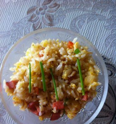 鸭肠火腿蛋炒饭怎么做？步骤和技巧有哪些？