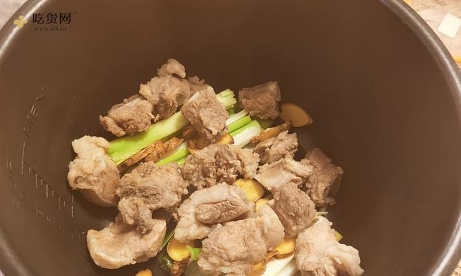 压锅排骨怎么做？步骤和技巧有哪些？