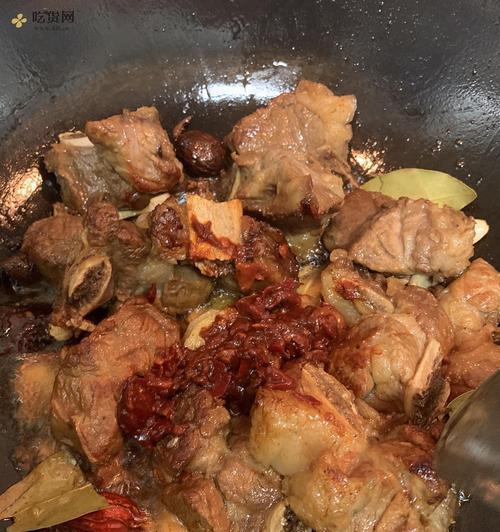 如何在家轻松制作鲟鳇鱼炖土豆？步骤和技巧是什么？