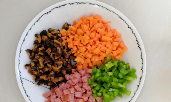 熏肉香菇炒饭怎么做？步骤和技巧有哪些？