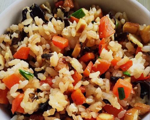 熏肉香菇炒饭怎么做？步骤和技巧有哪些？