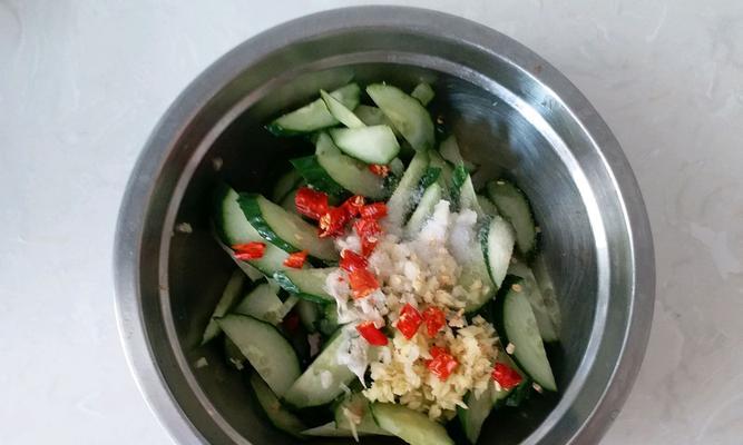熏肉炒黄瓜怎么做？步骤和技巧有哪些？