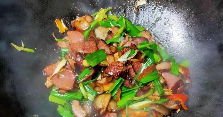 熏肉炒大蒜怎么做？步骤和技巧有哪些？