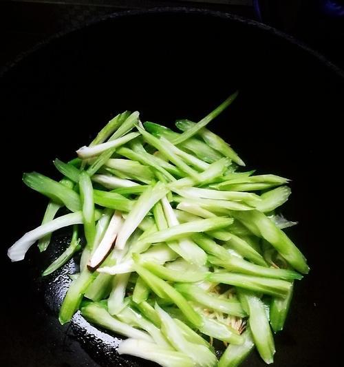 熏干芹菜的做法是什么？如何在家轻松制作？