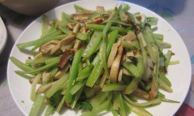 熏干芹菜的做法是什么？如何在家轻松制作？