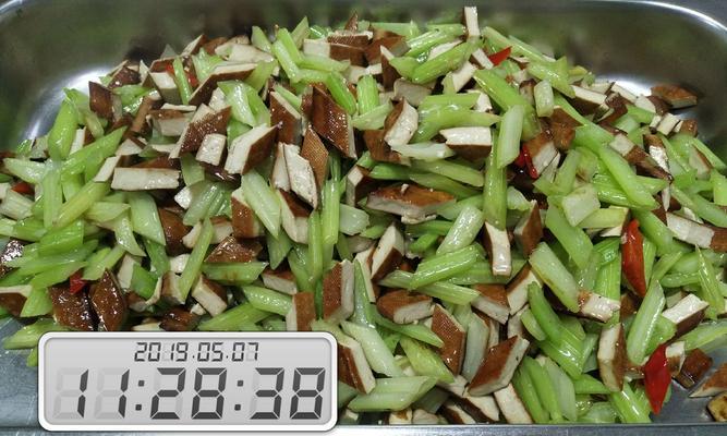 熏干炒香芹的做法是什么？如何在家轻松制作？