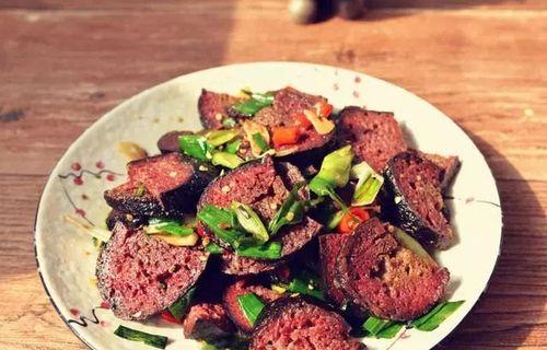 血豆腐怎么做？有哪些简单易学的血豆腐做法？