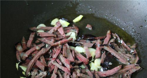 血豆腐怎么做？有哪些简单易学的血豆腐做法？