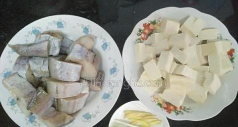 鳕鱼炖豆腐怎么做？步骤和技巧有哪些？