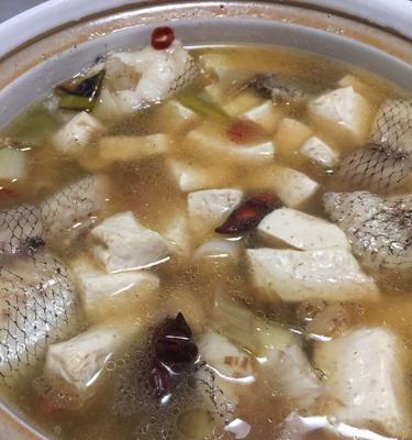 鳕鱼炖冻豆腐怎么做？步骤和技巧有哪些？