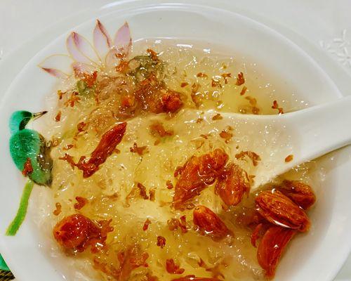 雪燕桃胶皂米羹怎么做？有哪些步骤和注意事项？