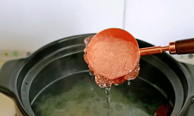 雪燕百合红枣枸杞蔓越莓糖水怎么做？有哪些健康益处？