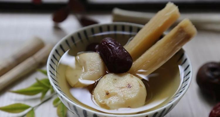 雪燕百合红枣枸杞蔓越莓糖水怎么做？有哪些健康益处？